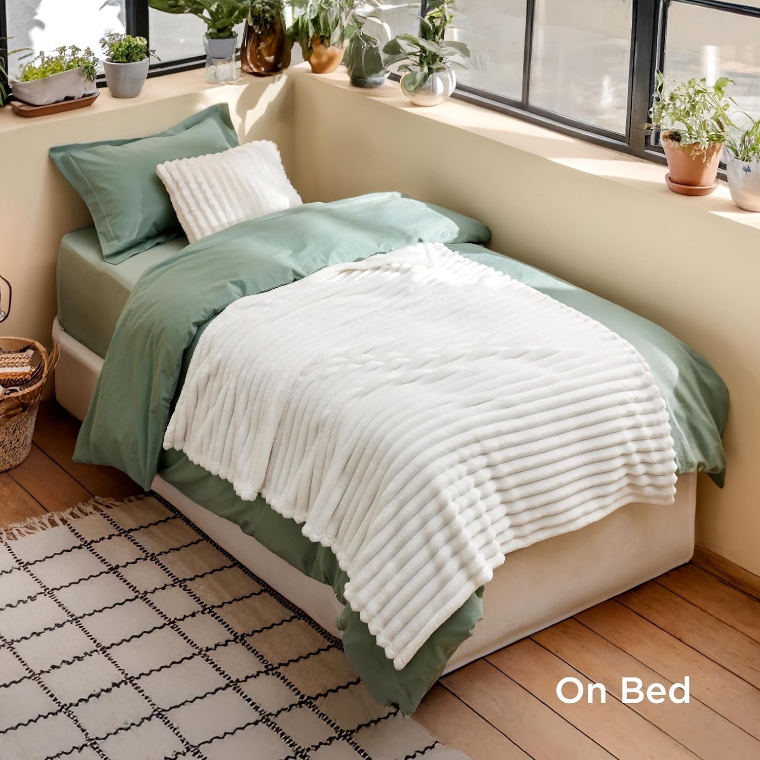 White Fleece Throw Blanket for Couch